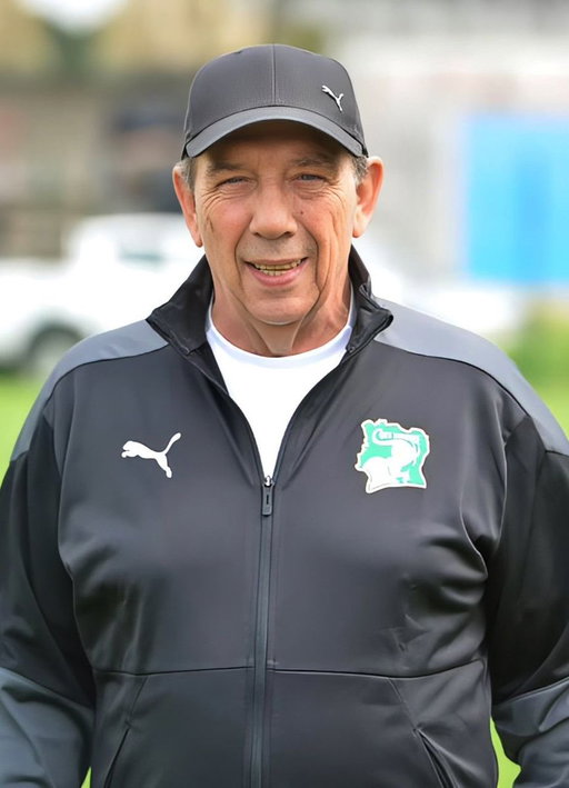 🔴 COMMUNIQUÉ
La Fédération Ivoirienne de Football (FIF) a appris avec une profonde consternation le décès de Monsieur Jean-Louis Gasset, ancien Sélectionneur de l’équipe nationale de football de Côte d’Ivoire, survenu le vendredi 26 décembre 2025.

La disparition de Monsieur Jean-Louis Gasset constitue une perte significative pour le football ivoirien et international. Technicien chevronné, homme de devoir et de principes, il a marqué de son empreinte l’encadrement technique des Éléphants de Côte d’Ivoire par son expertise, sa rigueur professionnelle et son engagement au service du football.

Son passage à la tête de la sélection nationale a contribué de manière déterminante au succès des Éléphants lors de la Coupe d’Afrique des Nations « Côte d’Ivoire 2023 », inscrivant durablement son action dans l’histoire sportive de la Côte d’Ivoire.

En cette douloureuse circonstance, le Président de la Fédération Ivoirienne de Football, les membres du Comité Exécutif, l’Administration fédérale, l’encadrement technique, les joueurs ainsi que l’ensemble de la famille du football ivoirien présentent leurs condoléances les plus attristées à la famille biologique du défunt, à ses proches, au Montpellier Hérault Sport Club, ainsi qu’à l’ensemble de la communauté footballistique internationale.

La Fédération Ivoirienne de Football s’incline avec respect devant la mémoire de Monsieur Jean-Louis Gasset et prie pour le repos éternel de son âme.

Fait à Abidjan, le 26 décembre 2025

Pour la Fédération Ivoirienne de Football (FIF)
Le Président
Yacine Idriss DIALLO