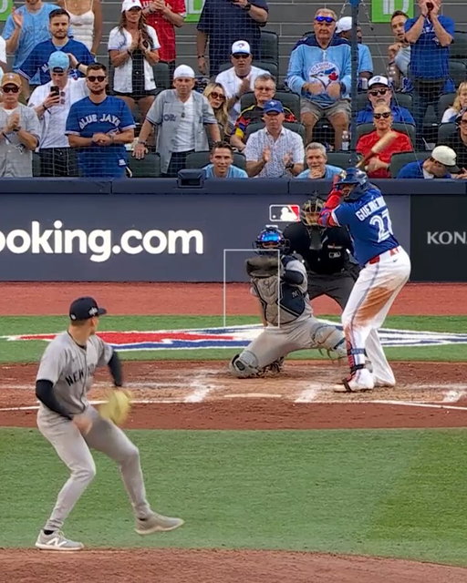 From Canada’s Team to Team Canada... Our friends at the @BlueJays have loaned us their home run horn for the #WorldJuniors! 🇨🇦

De l’équipe du Canada à Équipe Canada… Nos amis les Blue Jays nous ont prêté leur sirène à coups de circuit pour le #MondialJunior! 🇨🇦 