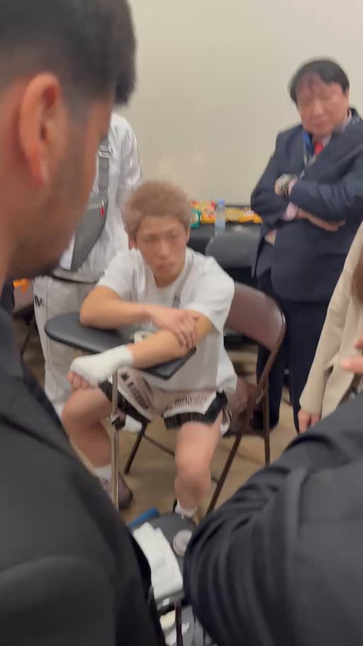 🗣️ "You can't do that here!" 👀 

The commission, Team Inoue and Team Picasso backstage during the hand wraps 🍿 

#InouePicasso live on DAZN 
