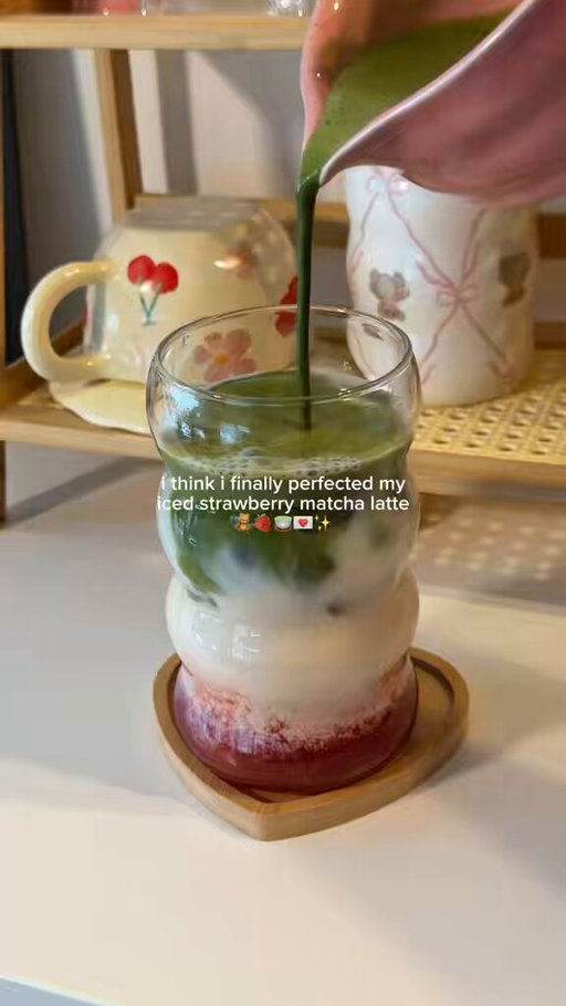 No more $9–$10 store-bought iced matcha lattes 🍵
Finally perfected my own homemade strawberry syrup for matcha at home 🍓✨

Want the full strawberry syrup tutorial? 👀

💌 helloaprilyu@gmail.com
.
.
.
#ugc #ugccreatorneeded #ugccommunity #ugcopportunity #UGCcreator 