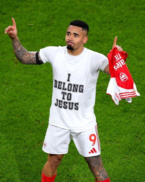 Gabriel Jesus recreate the iconic kaka’s picture 