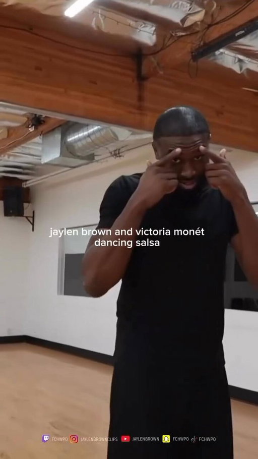 Jaylen Brown dancing the salsa with Victoria Monet on his livestream 