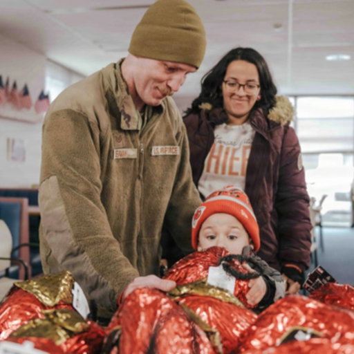Honored to support those who serve, Smithfield recently distributed 200 hams to service members and their families at Rosecrans National Guard Base in Saint Joseph, MO. As a global food company, we’re proud to help ensure families have access to the protein they need. 