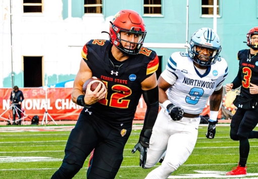 BREAKING: Ferris State transfer Carson Gulker has committed to Michigan State per @dgregory1 of @bullrush_sports.

Offensive weapon heading to East Lansing.

https://t.co/WxMVwf1zeY 