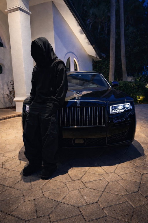 My new car has finally arrived 

ROLLS ROYCE GHOST BLACK BADGE 🖤 