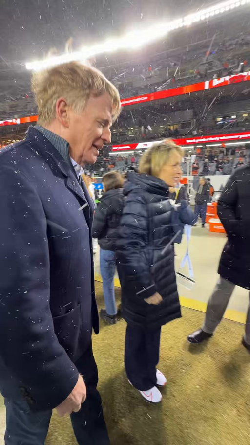 Peter made it out in the SNOW!! 🌨️🏈 @NFLonPrime 