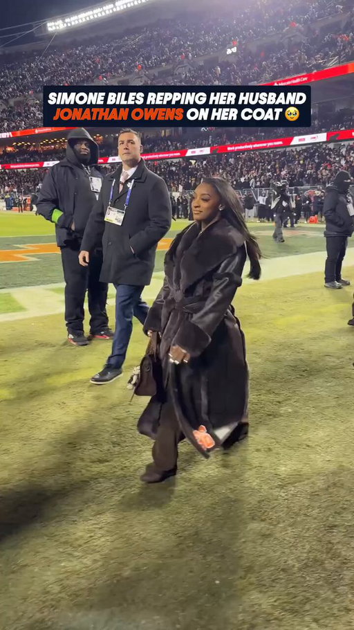 Simone Biles popped out in Chicago for her man Jonathan Owens 🔥🔥

(Via: @NFL) 