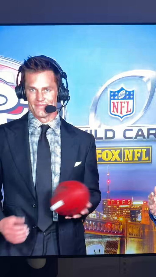 Brady was a 2/10 last year in the booth and surprising to no one he’s now a 10/10  