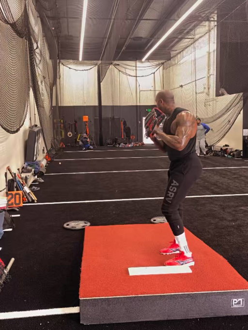 Aroldis Chapman with a bullpen session 🔥 