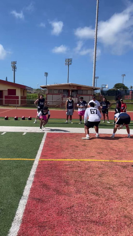 2027 Ohio State  EDGE commit David Jacobs Jr. vs Michigan OL signee Malakai Lee @polynesiabowl practice. 

Live updates: https://t.co/7bc8csZA2G 