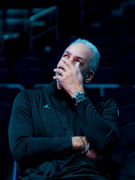 On March 19th, No. 30 will be raised to the rafters.

Dell Curry’s lasting legacy as a player, broadcaster, and ambassador for more than 25 years with our organization will forever be honored and celebrated.

🔗 https://t.co/CwvIXYB1HQ | @realdellcurry 