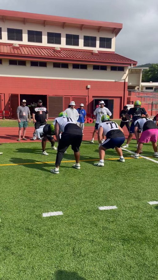 Oregon OL signee Tommy Tofi vs Texas Tech commit Jalen Brewster @polynesiabowl practice. 

Live updates: https://t.co/u0IMUxeg7E 