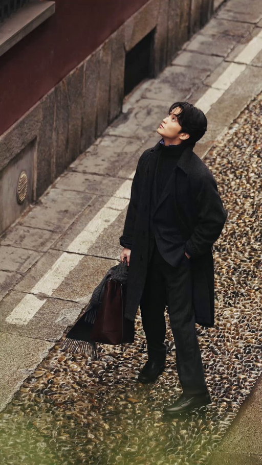 Singer and songwriter #MarkLee arrives in Milan for #RalphLaurenFall26 wearing Fall 2026 #PoloRalphLauren.

#MilanFashionWeek #NCT 