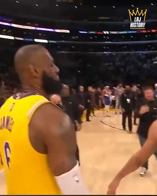 Anthony Davis OUT.
Dwight Howard OUT.
DeAndre Jordan WAIVED.

LeBron was a 𝑪𝑬𝑵𝑻𝑬𝑹 for his best scoring game for the Lakers😤

👑56 PTS
👑10 REB
👑3 AST 
