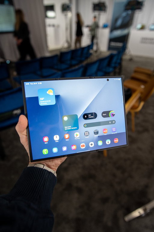 Photos of the trifold from CES. It’s a monster. 