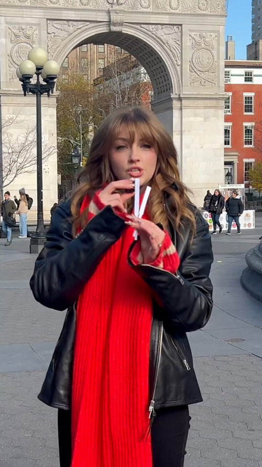 Everyone assumes the $400 bottle wins.

We took it to the park against a $32 travel spray. Most people couldn't tell the difference. Some even preferred the cheap one.

You don't need scripts when the truth is this loud. That's StreetTalk.

#Advertising #StreetTalk #Microperfumes 