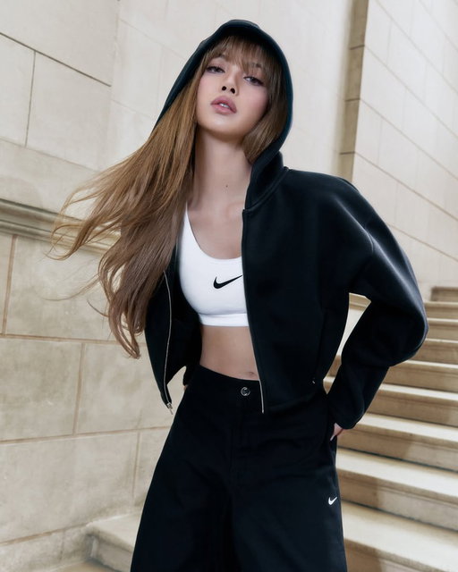 Lisa officially announces she is a part of the Nike family

📸: @Nike 