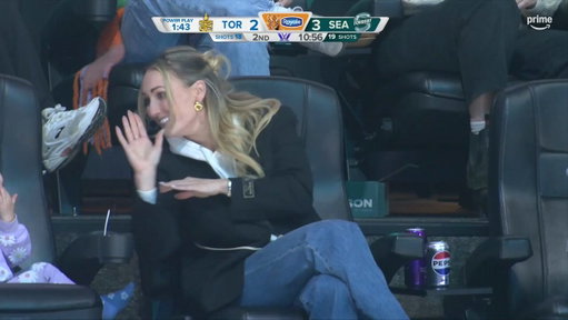 Jessica Campbell taking in some @PWHL__Seattle action with the fam 🫶 
