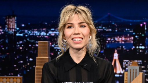 .@jennettemccurdy celebrates the release of Half His Age with 𝘯𝘰𝘪𝘴𝘦𝘭𝘦𝘴𝘴 confetti this time 🤣 #FallonTonight 