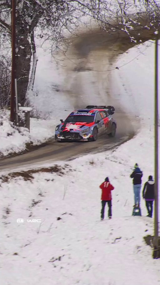 Spectator power 💪🏼

#WRC | #RallyeMonteCarlo 🇲🇨 