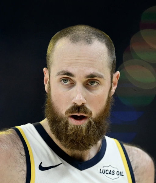 Jay Huff this season:

Last 2 games:      
- 2.9 MPG

Before that:
- 22.0 MPG

What is going on? 