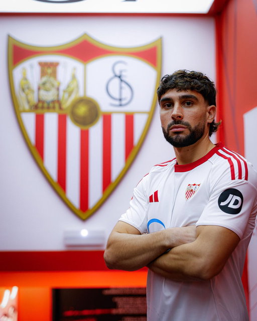 Buzzing to sign for this huge club 🇪🇸❤️ 
