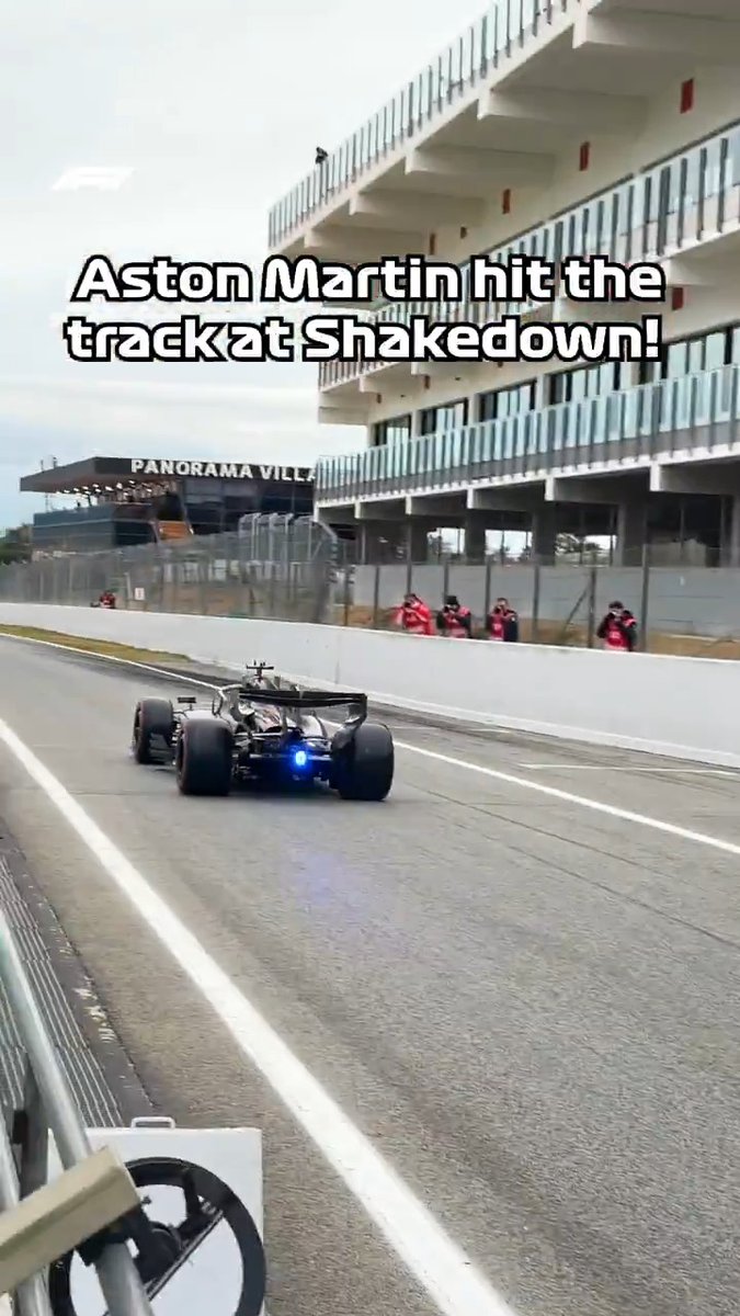 Adrian Newey's first Aston Martin, the AMR26, hits the track in the Barcelona Shakedown! 🤩👀

#F1 