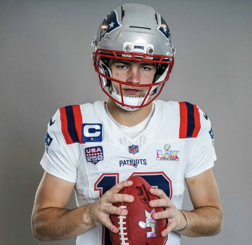The official #SuperBowl uniforms for the Patriots and Seahawks 👀

W or L? 