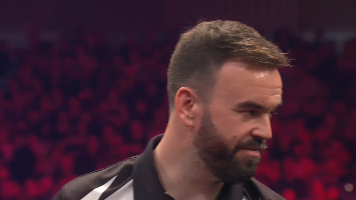 OUTRAGEOUS DARTS!

This is getting a little bit silly! 🤯

Luke Littler lands another 11-darter to race into a three-set lead with a 117 average!

Ross Smith's face says it all! 😂

#WinmauWorldMasters | R2 