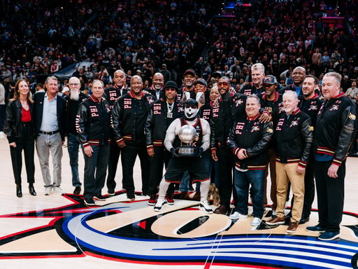 The iconic 2000–01 Eastern Conference Championship team. 🏆 
