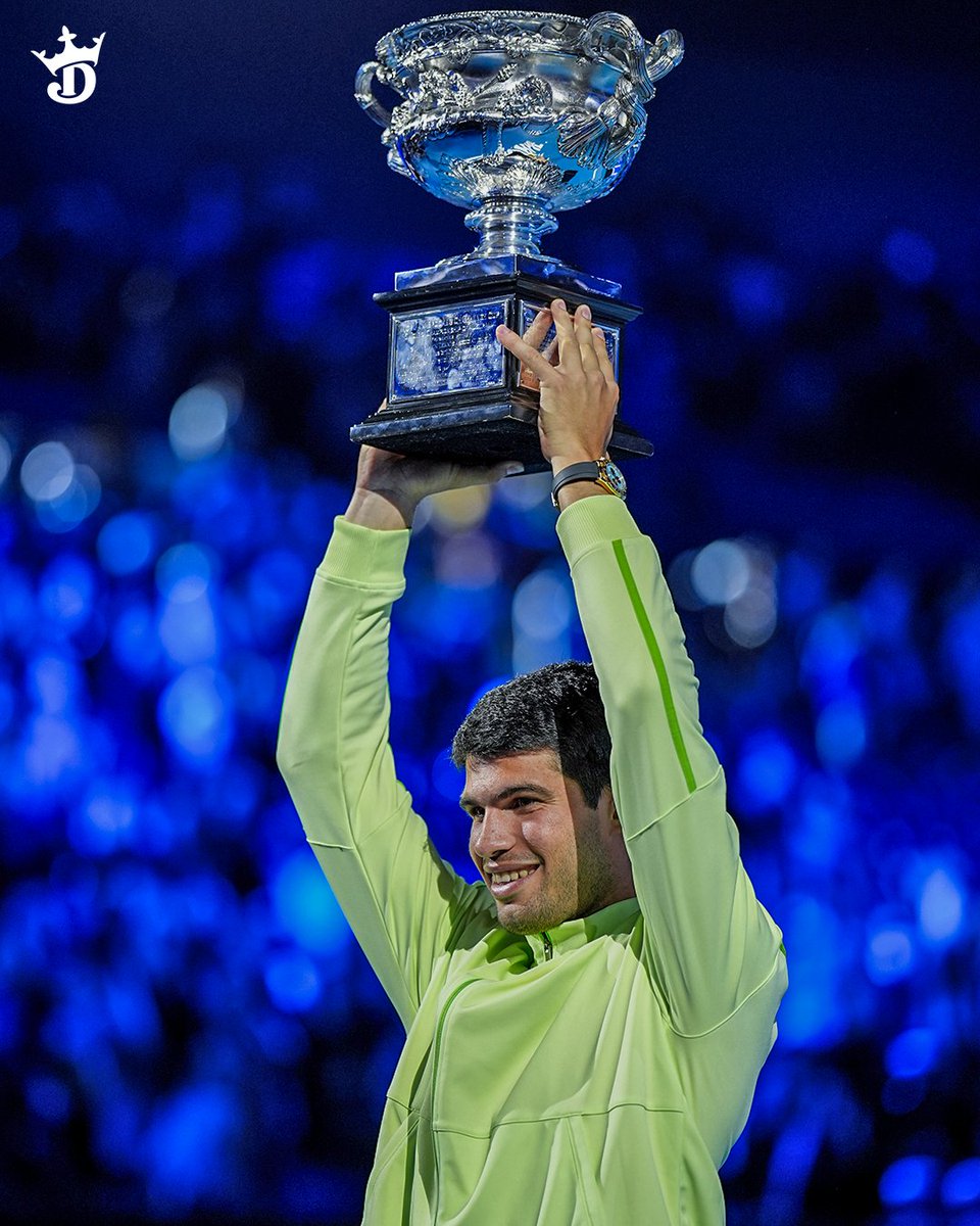 CARLOS ALCARAZ BECOMES THE YOUNGEST PLAYER TO COMPLETE THE CAREER GRAND SLAM 🤯

At just 22 years old, Alcaraz has won all four majors:

2022: US Open 🏆
2023: Wimbledon 🏆
2024: French Open 🏆, Wimbledon 🏆
2025: French Open 🏆, US Open 🏆
2026: Australian Open 🏆

The youngest man ever to complete the Career Grand Slam. 🐐