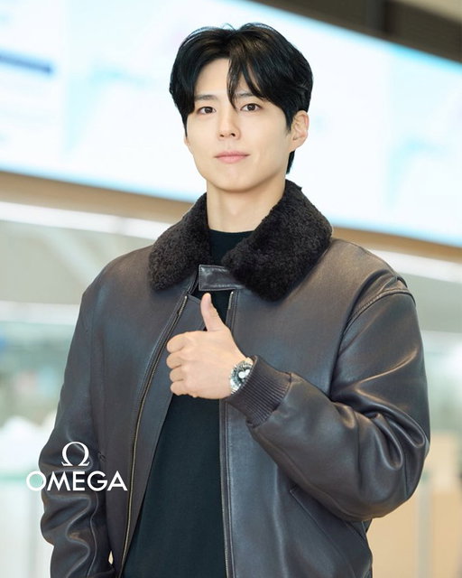 Ready to fly, OMEGA ambassador Park Bo-gum is on his way to Milano to experience the Olympic Winter Games with OMEGA.

#OMEGA
#MilanoCortina2026
#OMEGAOfficialTimekeeper 