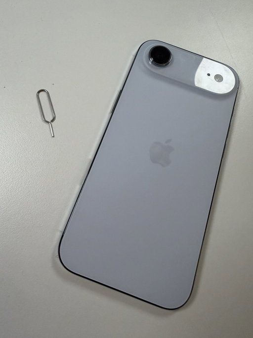 Suche eine SIM Karte. Habe auch beim iPhone Air gesucht… 