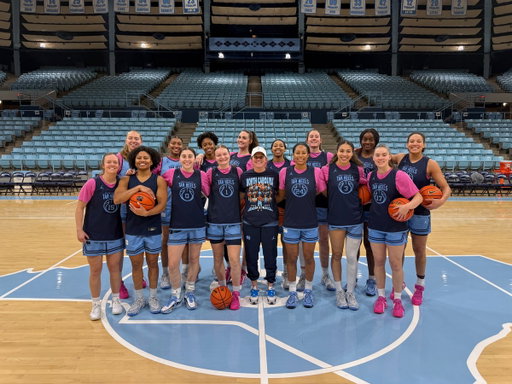 We love seeing @CoachBanghart in the Team Tee! 😍 

Grab yours at the @UNCTeamStore or online here: https://t.co/cXBoHy19Y3 