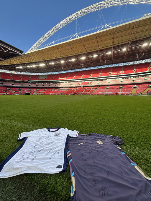 🎉GIVEAWAY 🎉

With just under 50 days to go until England v Uruguay, we’re giving two lucky people the chance to win a signed England home and away shirt 👕✍️

To enter:
✅Like
🔁Retweet
➕Follow us

Winners will be announced on Monday, good luck 🤞 