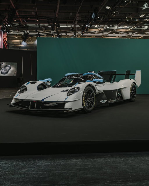 The first Valkyrie LM, unveiled to the world at last month's Retromobile in Paris.

What do you think of this spec?

#AstonMartin #ValkyrieLM #IMPOSSIBLEDRIVEN 
