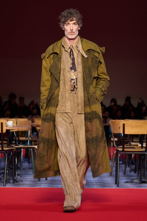 DAY FIVE - @kidsuper ‘Outside The Box’: For Colm Dillane, a fashion show is never just a fashion show. This season, merging cinema with reality, he opened with a short film starring French actor Vincent Cassel, who portrayed a man slowly realising that he’s living in a simulation 