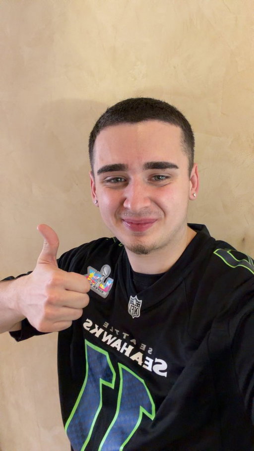 I bet $100,000 on the Seahawks to beat the Patriots and win the Super Bowl

If Seattle wins, i will be giving 5 people who like this tweet $1,000 
