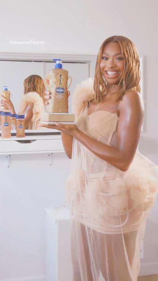 .@TheRealCocoJ is shining on the Grammys carpet ✨ using @vaselinebrand Cocoa Radiant Lotion (ad) 