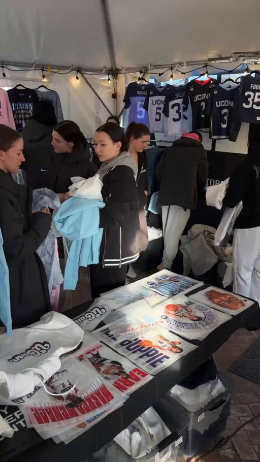 The Huskies pulled up to NIL Store Live 👀 