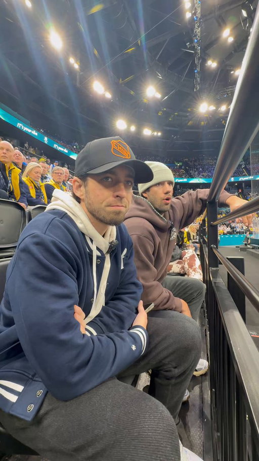 Did this random buddy absolutely jack the flying puck from Swish or does 93.1 gotta have better compete on this biscuit? The play is under review 