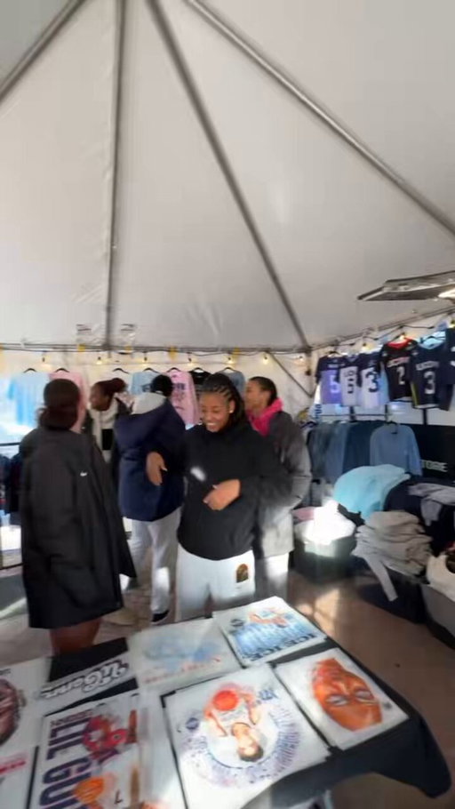 A full circle kind of moment 🫶

The @UConnWBB crew pulled up to the trailer and got hands-on with their own merch - picking pieces, pressing designs, and of course leaving with wayyy more than they planned!

We love to see it! 

#uconnwbb #nilstorelive 
