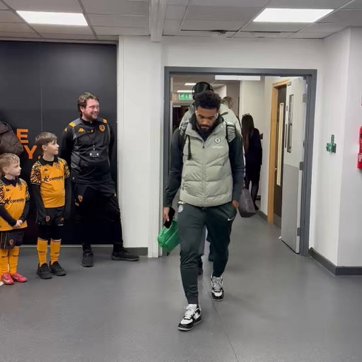 Arriving in Hull. 👋

#CFC | #EmiratesFACup 