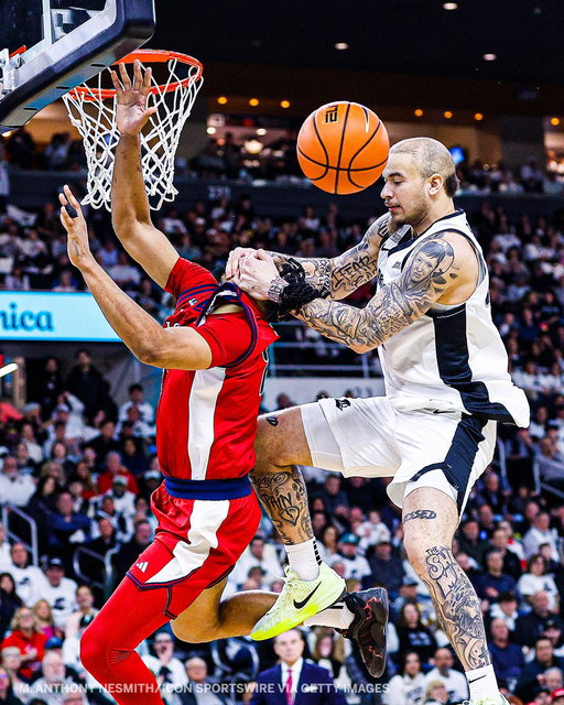 What a photo 😳 

Duncan Powell was ejected after this foul on Bryce Hopkins in the Providence-St. John's game.

(📸: M. Anthony Nesmith/Icon Sportswire via Getty Images) 