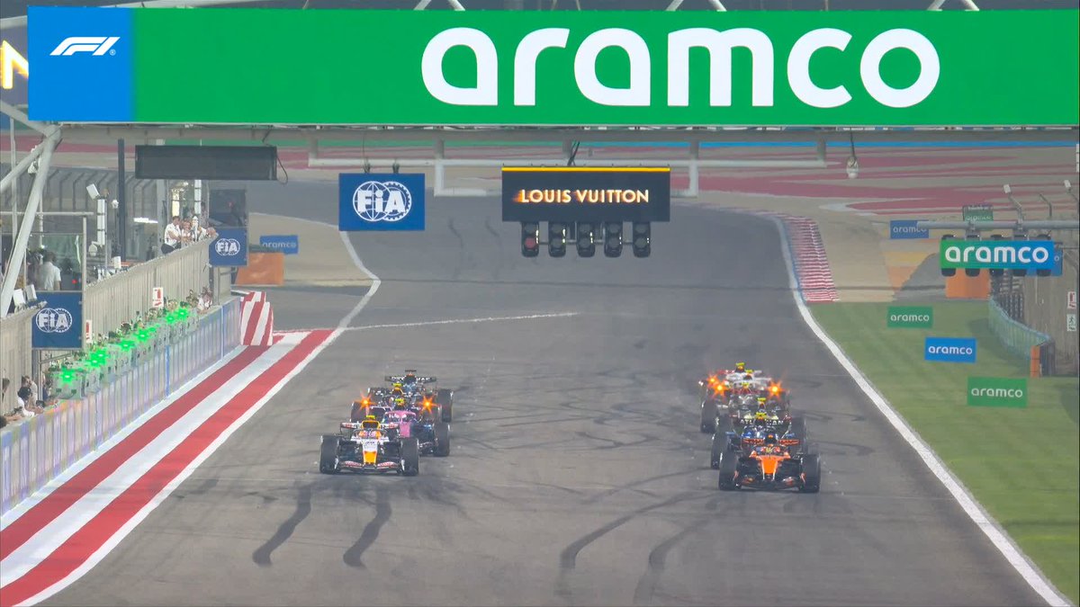 Lights out in Bahrain! ⚫️⚫️⚫️⚫️⚫️

A practice start to close out the day 👊

#F1 #F1Testing 