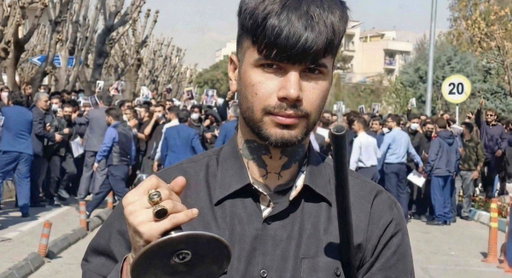 اینو بردن وسط جمعیت دانشجوها می‌گن دانشجوی شریفه. 😂
دانشجوی بدبخت می‌تونه با این تتو بره تو دانشگاه؟ 
اینو ۱۰۰٪ از تو زندان درآوردن سوار اتوبوس کردن یه چاقو یا تفنگی هم دادن دستش، بردن انداختنش وسط دانشجوها. 