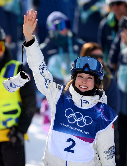 Golden goodbye. ✨

🇨🇳 Eileen Gu signs off with gold in the Freestyle Skiing Halfpipe, after silvers in Big Air and Slopestyle.

🥇 Another Olympic medal, her SIXTH overall.

A champion, again and again.

#MilanoCortina2026 #Olympics #FreestyleSkiing 