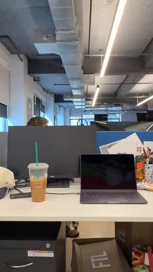 .@kellykeegs walked by @JackMac and flipped him off behind his back

Tensions are HIGH in the NYC office over the US Men’s Hockey team 