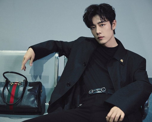 Global Brand Ambassador #XiaoZhan on his way to Milan for the #GucciPrimavera fashion show with his #GucciBorsetto. 