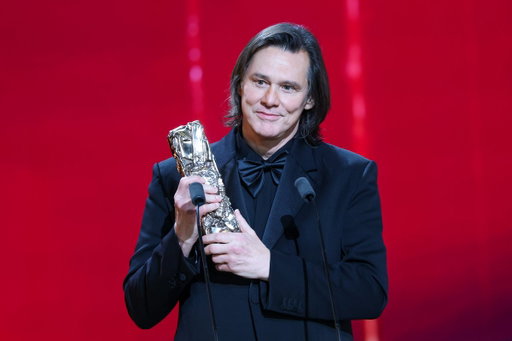 Jim Carrey made a rare appeaerance to receive his Honorary César Award in Paris 🇫🇷 